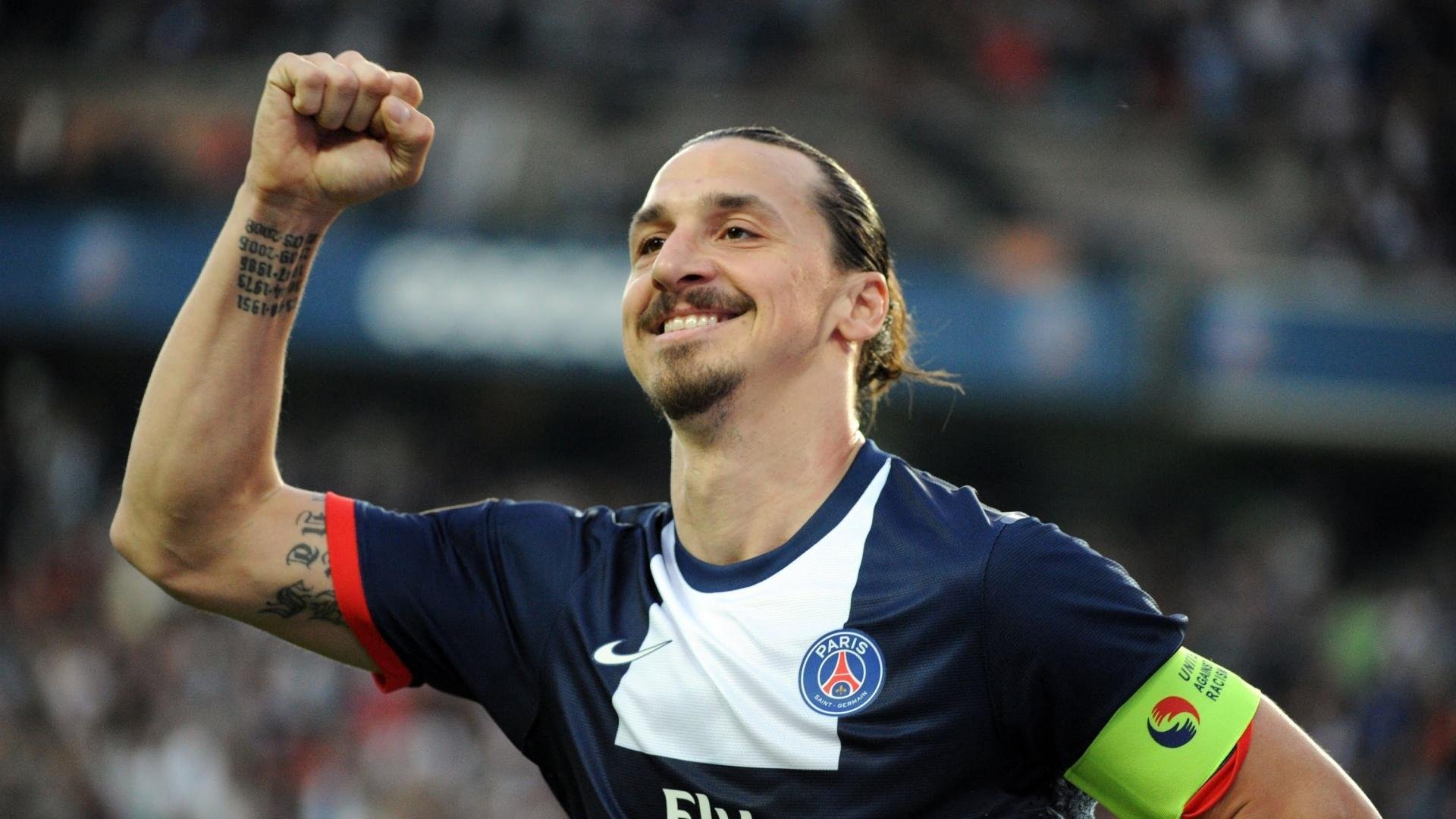 NBA季后赛激战正酣，勇士队逆转取胜，库里再创历史纪录